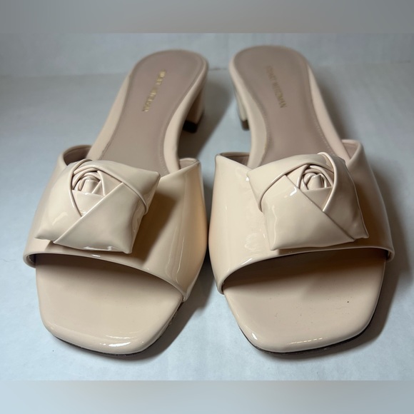 Stuart Weitzman Rosebud Patent Leather Sandals Womens 7.5. - Picture 3 of 7